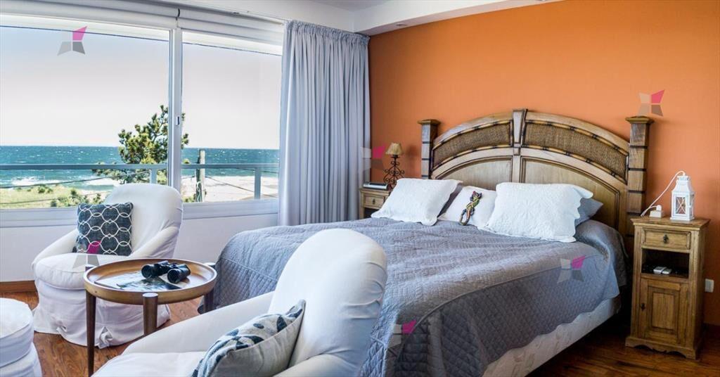 VENTA DE CASA DE 5 DORMITORIOS FRENTE AL MAR EN