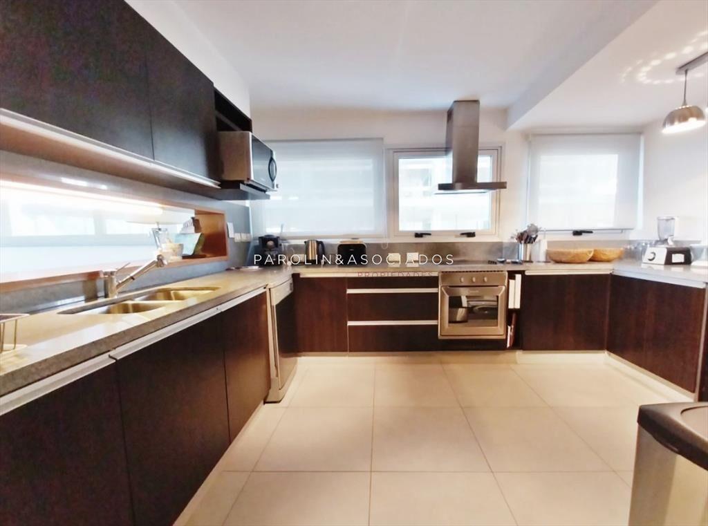 Apartamento en venta de 3 dormitorios + en Punta