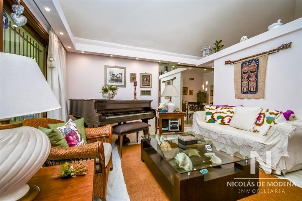 Casa de Cuatro Dormitorios en Venta - Punta del Este