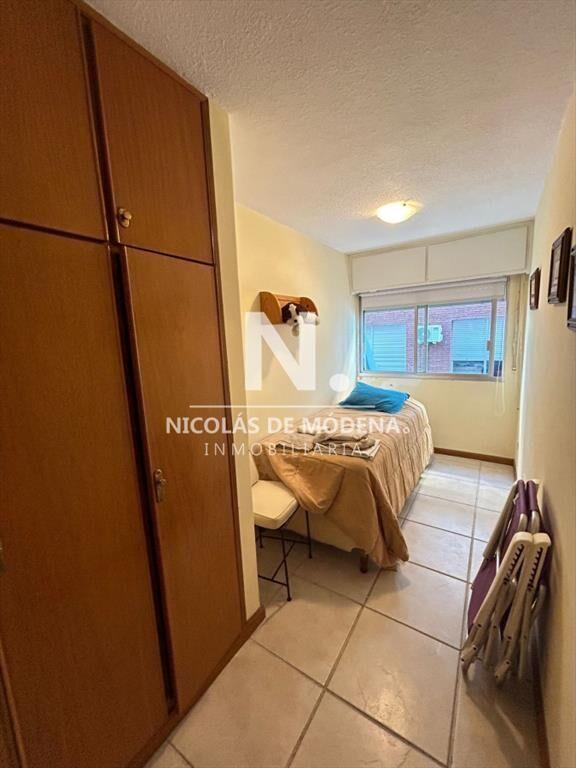 Vende apartamento frente al mar de 3 dormitorios
