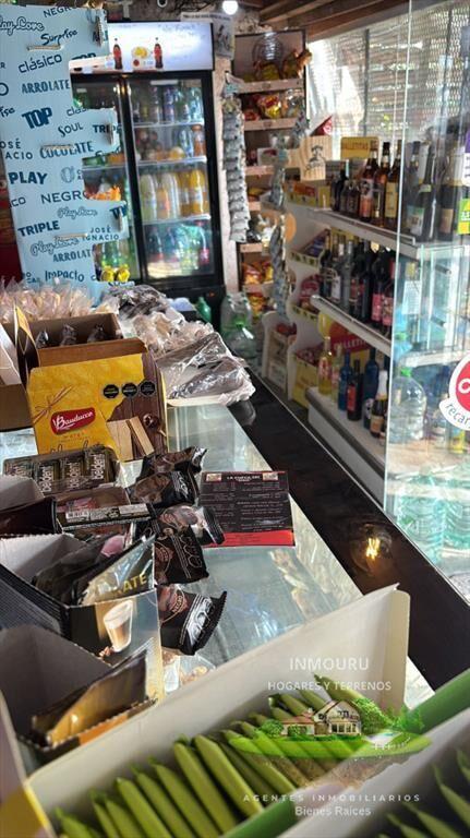 Venta de local comercial con casa en Barros Blancos