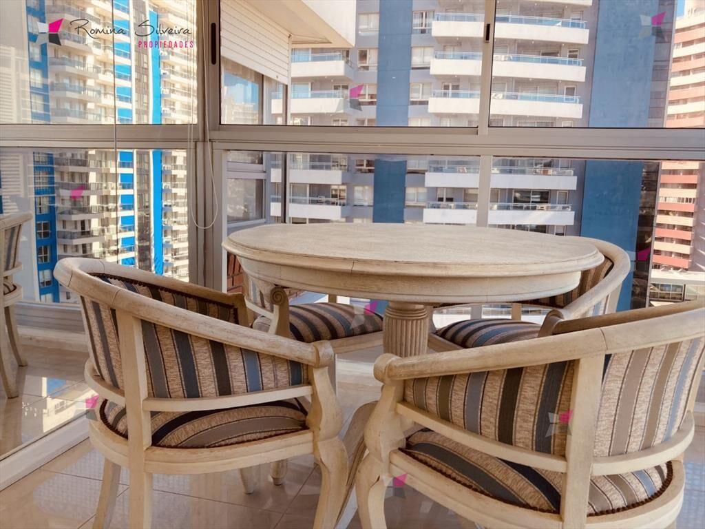 Alquilo apartamento con vista al mar de 2 dormitorios y med