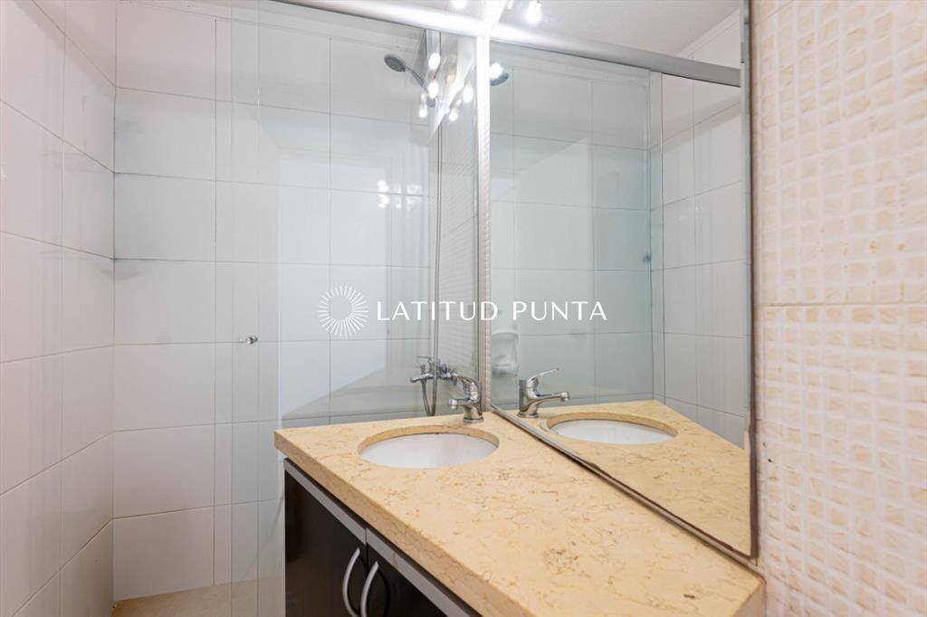 Apartamento en Mansa, 3 dormitorios, patio y