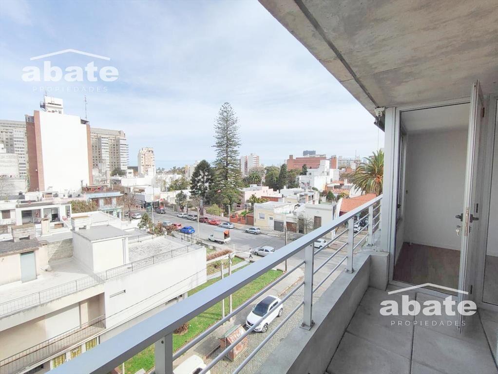 Venta Apartamento 3 dormitorios. Piso 5. Luminoso. Con rent