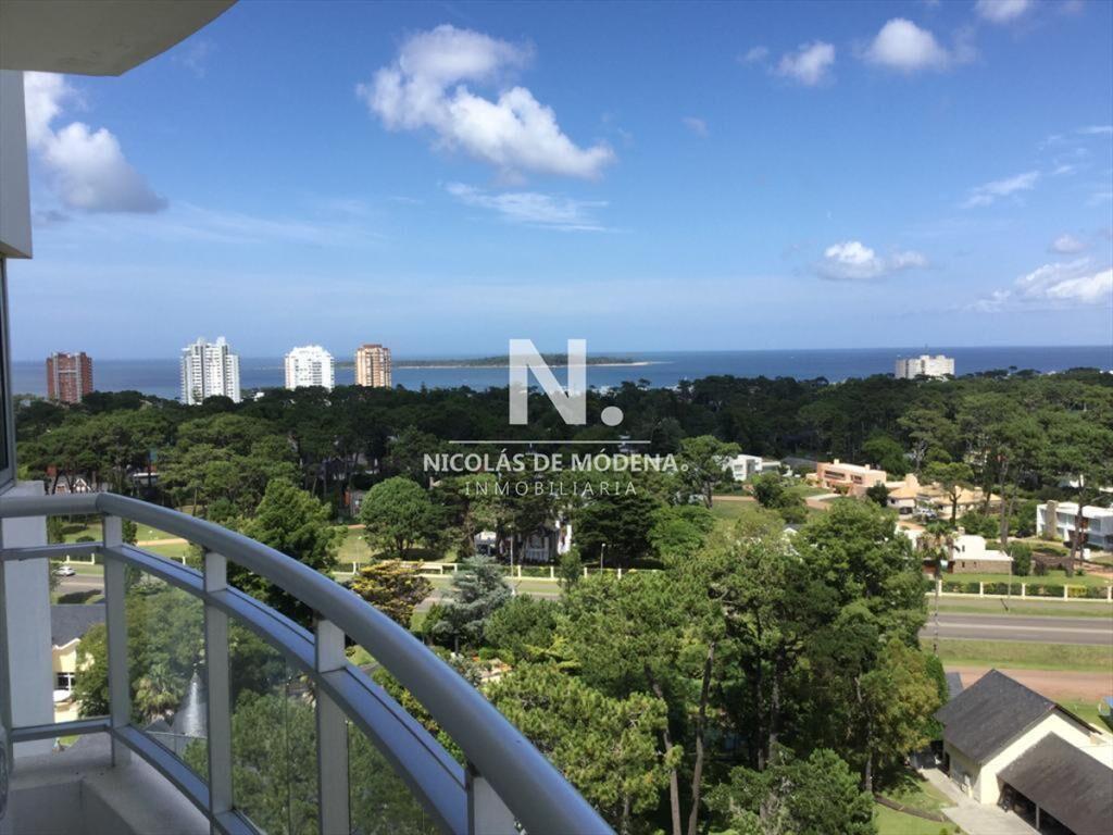 Apartamento de 2 dormitorios en Torre Amadeus con