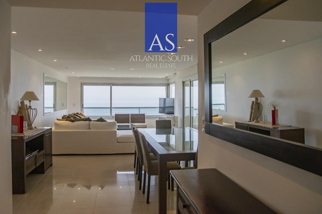 Apartamento frente a al mar Playa Brava en venta.