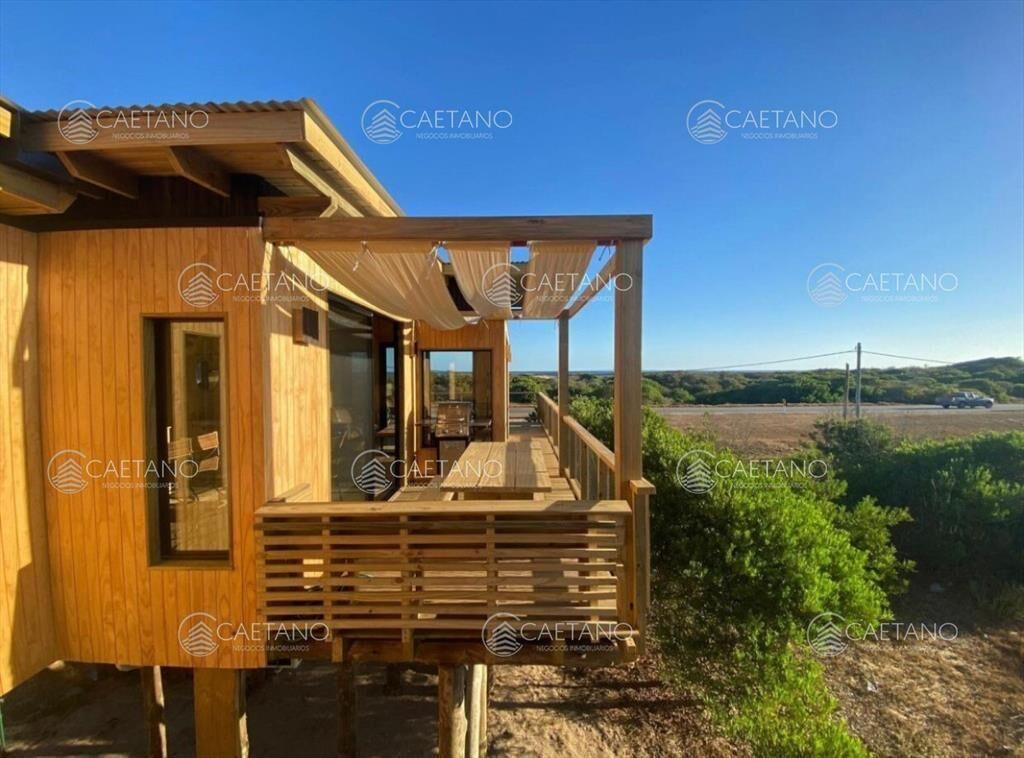 Venta casa en primera linea en La Juanita, Jose -