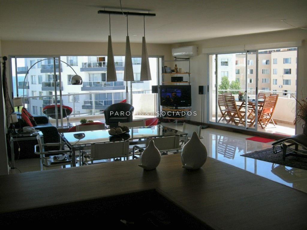 Departamento en Venta de 3 Dormitorios, Pinares