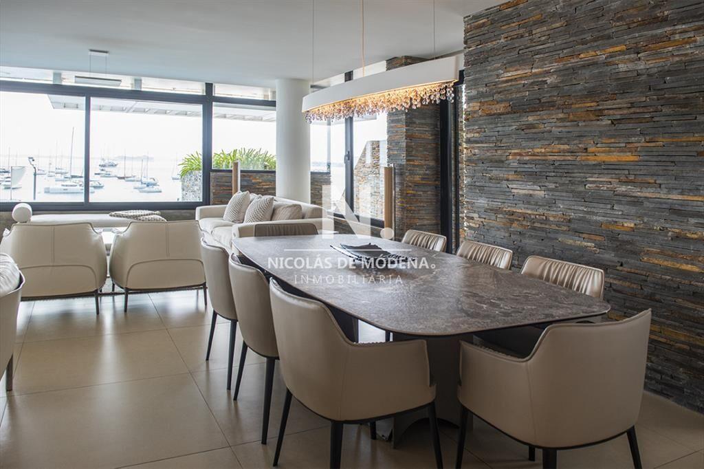 Apartamento Único Frente al Mar en Zona Puerto