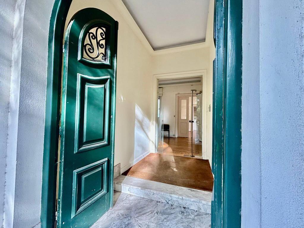 Venta de Gran Casona en Parque Batlle ideal empresa o embaja
