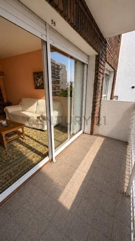 VENTA APARTAMENTO POCITOS AL FRENTE CON BALCÓN 2 DOR 2 BA...