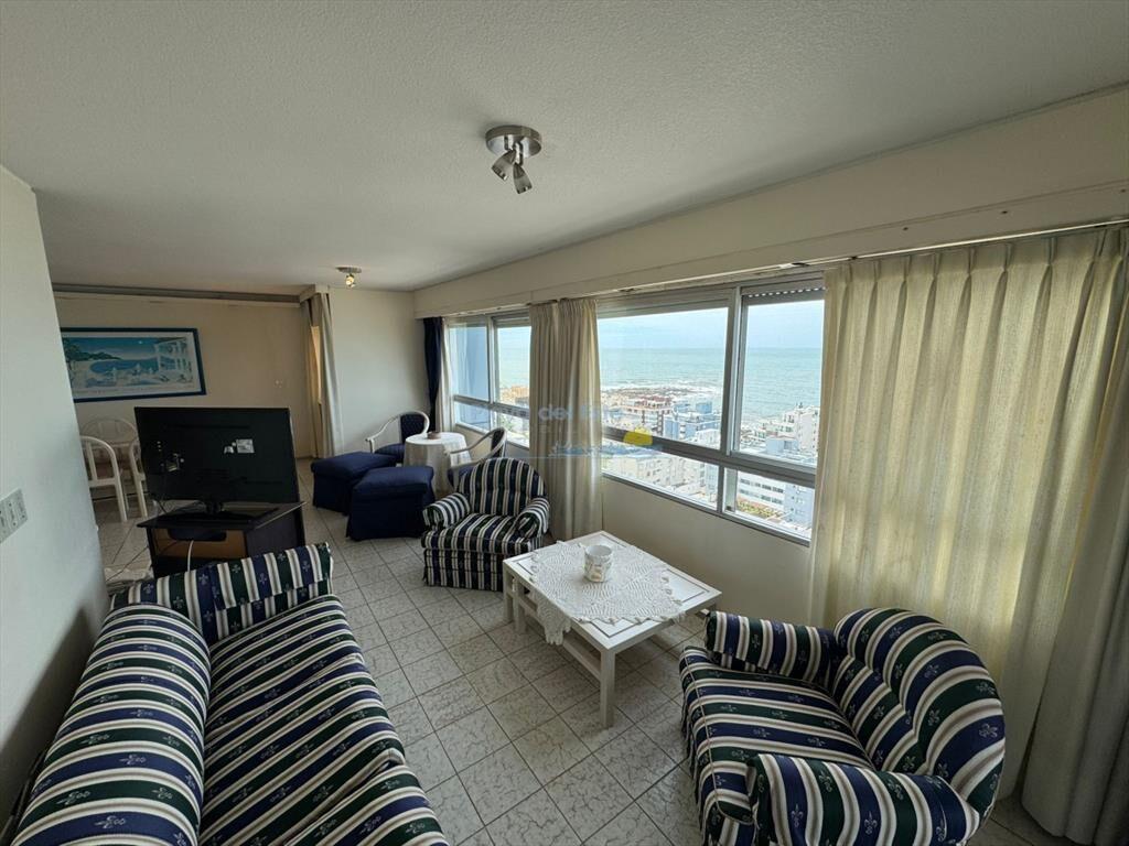 Apartamento en Venta de 3 dormitorios en la de ,