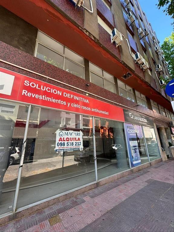 LOCAL COMERCIAL ESQUINA MACARI ALQUILA