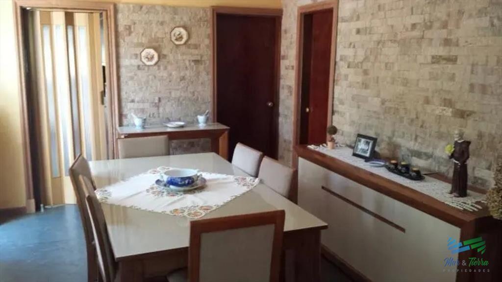 Casa en venta. Cuenta con ambientes amplios, A