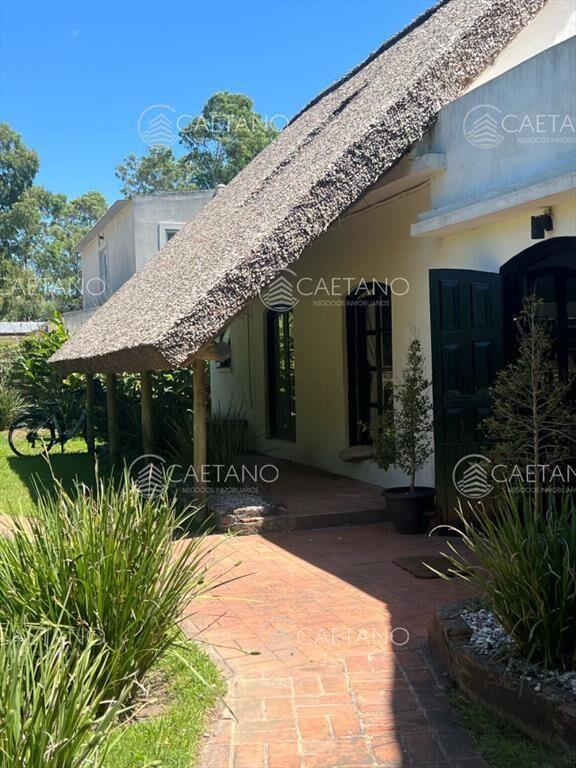 Amplia casa a la venta en Punta del Este de 6 dormitorios e