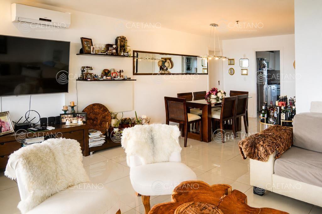 Departamento de 3 dormitorios en venta a pasos del mar. Gal