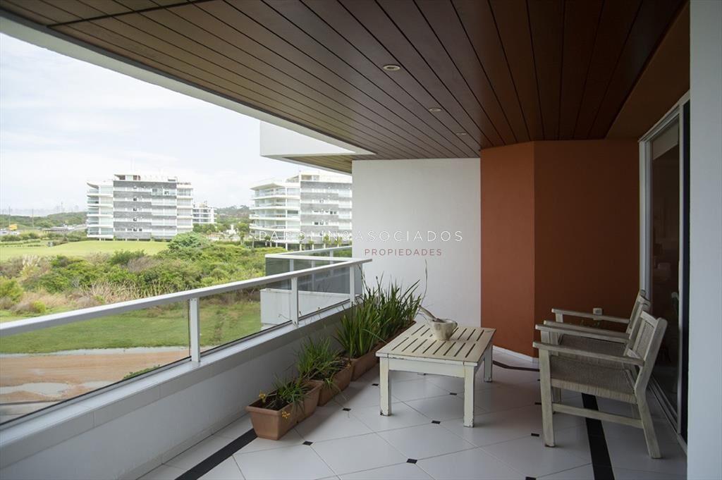 Hermoso apartamento en venta de 4 dormitorios en