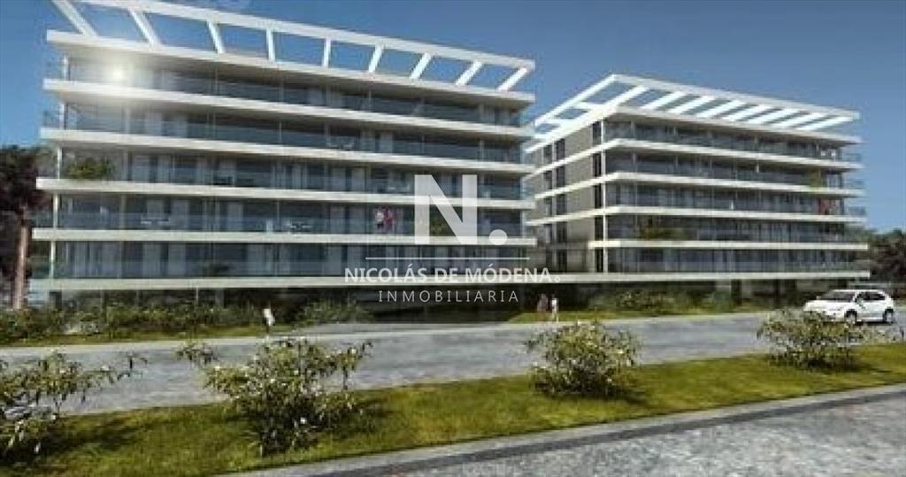 Apartamento Frente al Mar en Venta Dos y Servicio