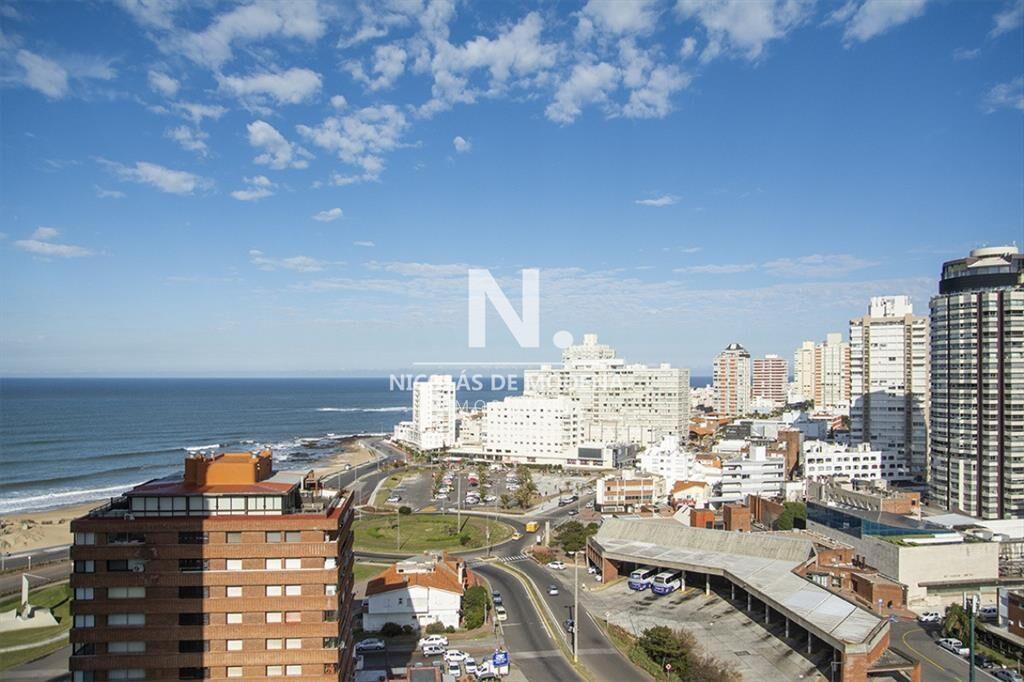 Imperiale piso alto de 2 dormitorios en Punta del Este