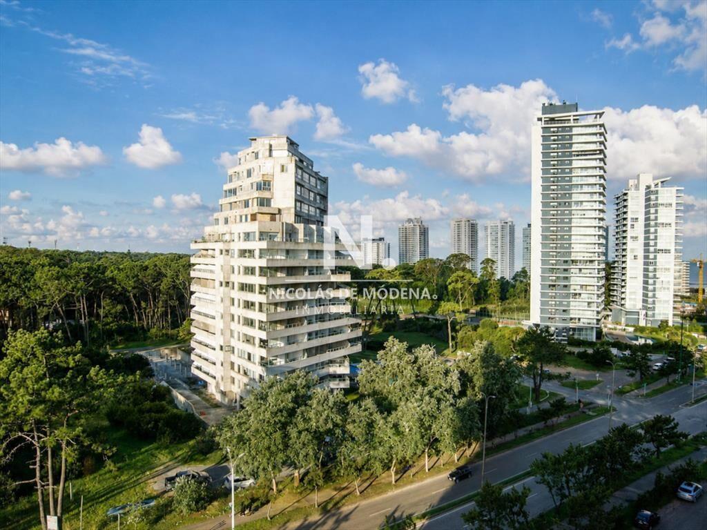 Alquila apartamento de 3 dormitorios en Punta del