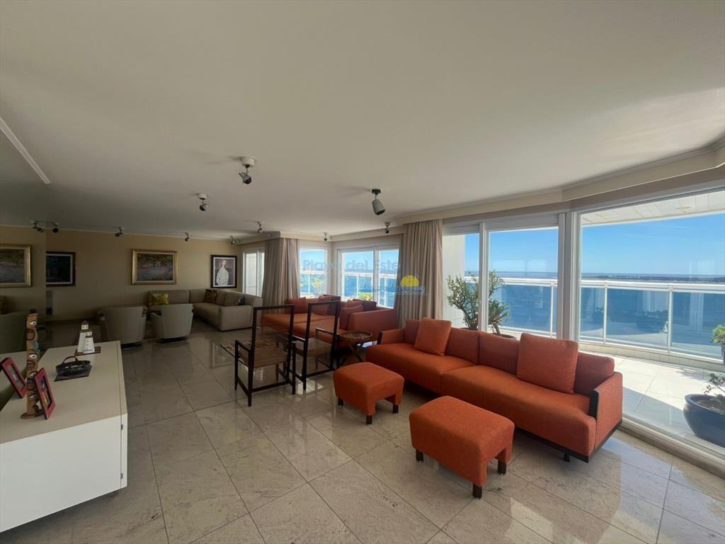 Apartamento en Venta de 4 Dormitorios en Torre ,