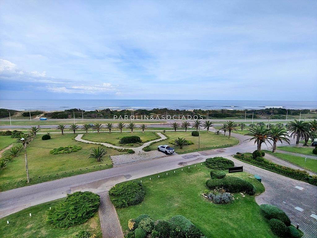 Apartamento en venta en primera fila en Le Sablón, Punta d