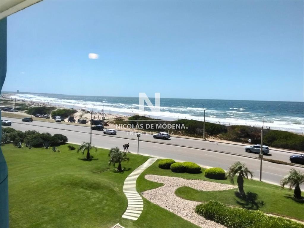 Exclusivo Apartamento Frente al Mar en Playa - de