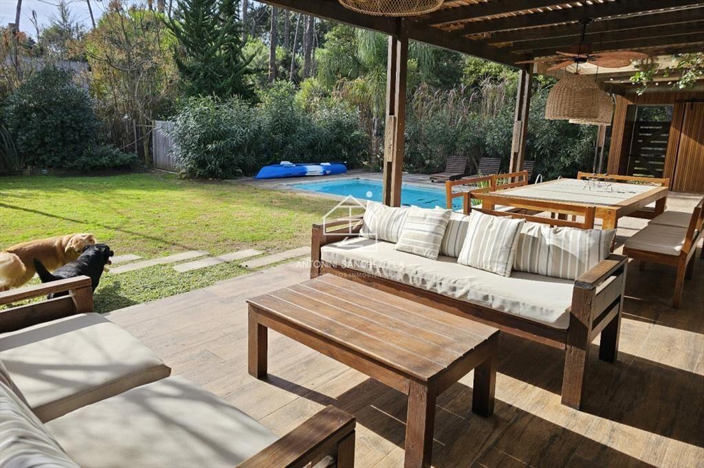 Casa de 5 dormitorios con piscina climatizada y