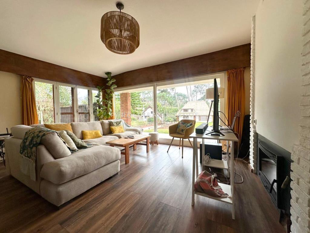 Casa en Venta de 2 Dormitorios ubicada en Pinares. Punta de