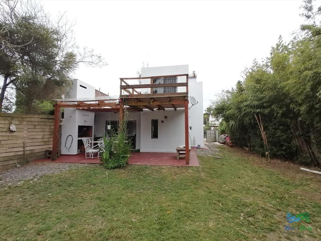 ALQUILER ANUAL DE CASA EN LA BARRA, MALDONADO. - 4 DORMITOR