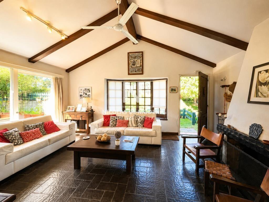 En venta casa de 4 dormitorios, con parrillero y