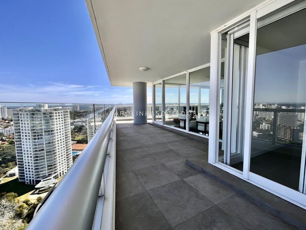 Penthouse de 4 suites en Torre One, Punta del