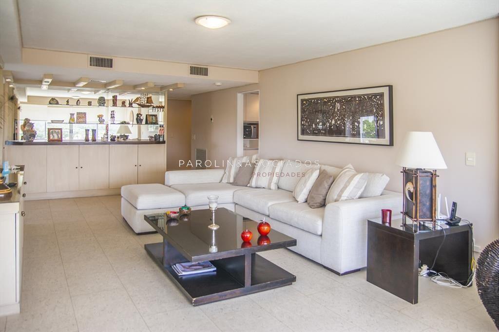 Apartamento en venta de 4 dormitorios con 2 en