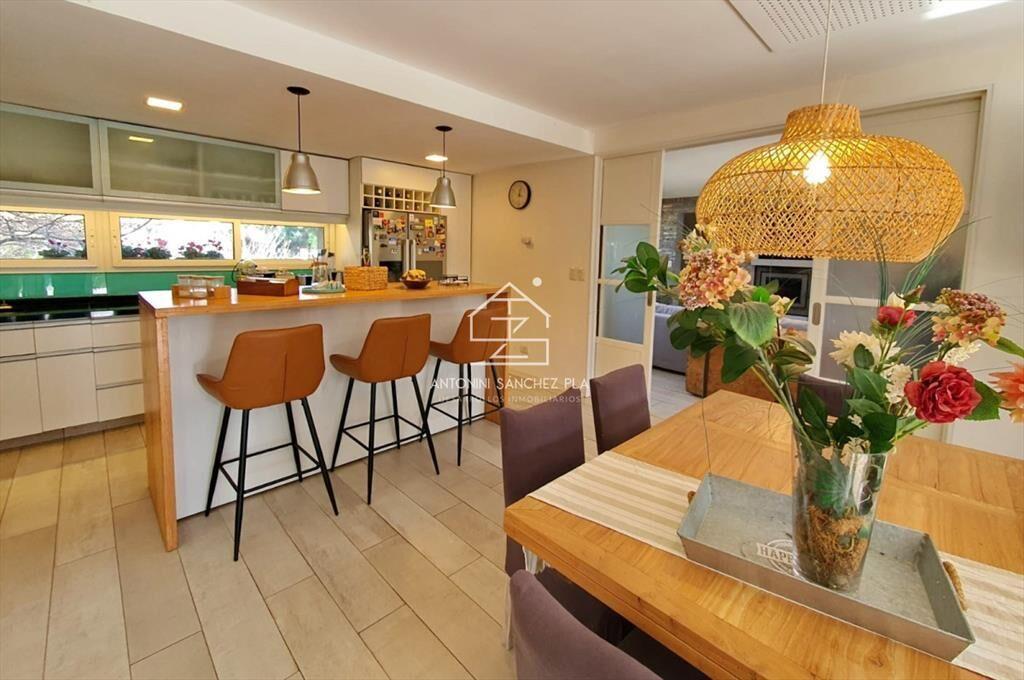Casa de 5 dormitorios con piscina climatizada y