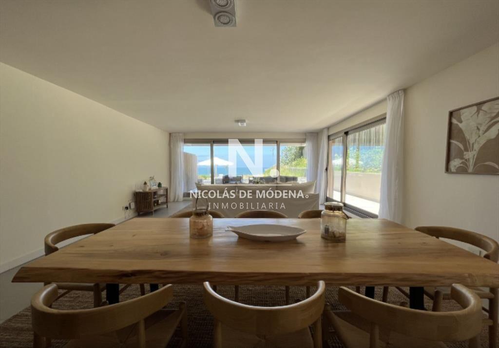 En venta apartamento en Manantiales de 3 dormitorios, con v