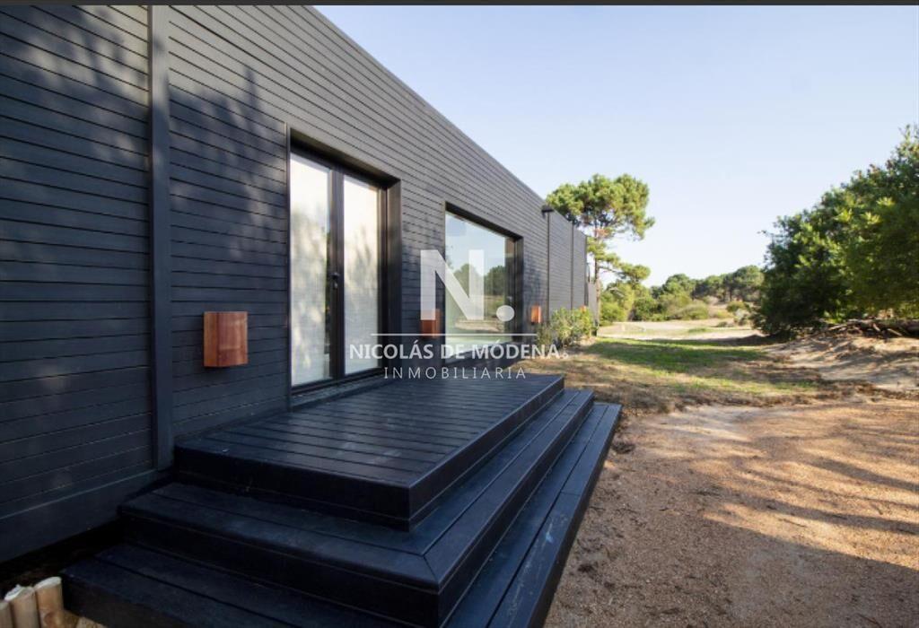 Vende casa en Laguna escondida de 4 dormitorios.