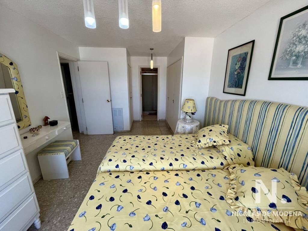 Venta Departamento - 3 dormitorios 2 baños - Peninsula