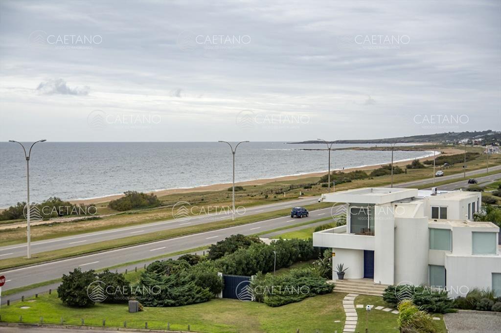 Apartamento de 2 dormitorios en Playa Mansa , Punta del est