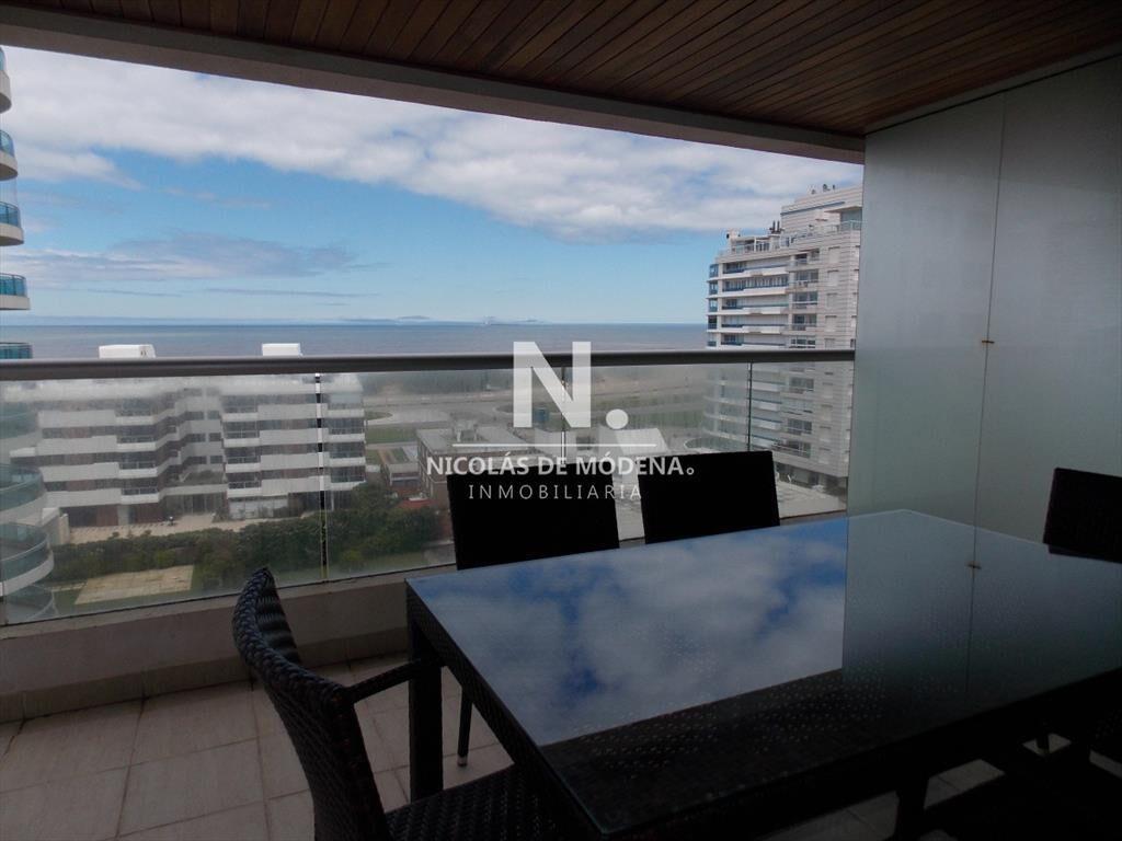 Vende apartamento a metros del mar en Brava Punta