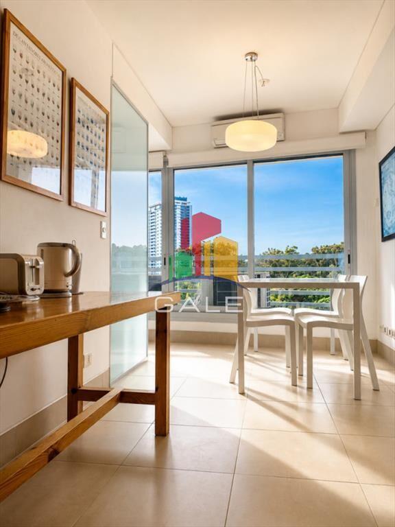 Venta y alquiler de departamento esquinero de tres dormitor