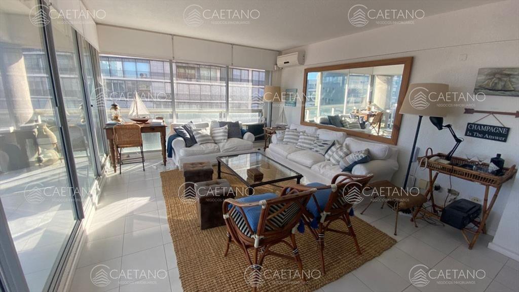 Apartamento en Peninsula, alquiler 2 dormitorios con vista
