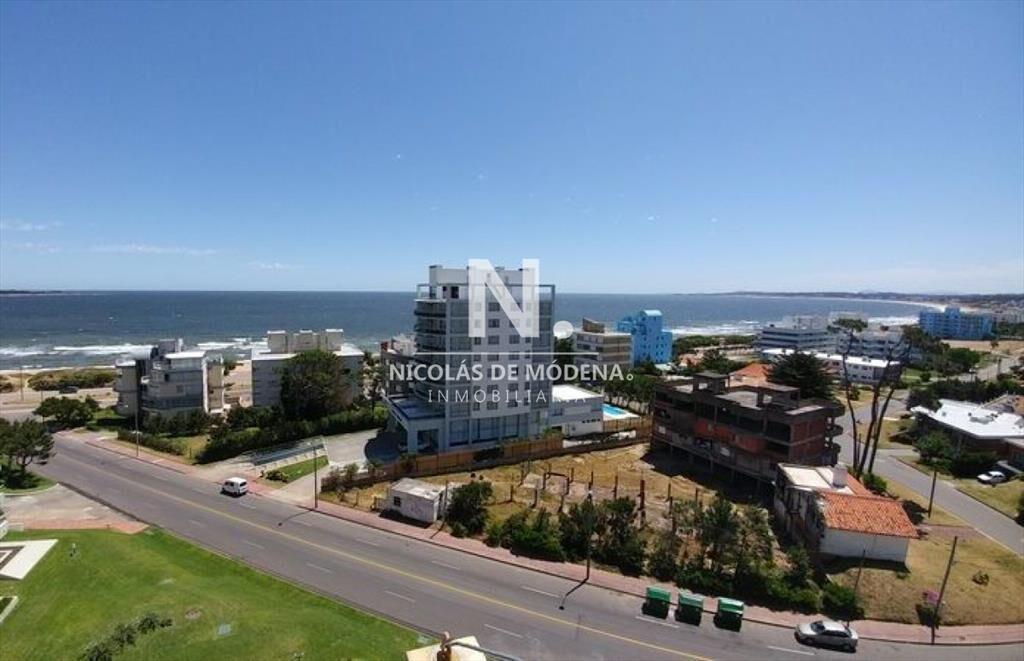 En venta apartamento de 3 dormitorios en Mansa,