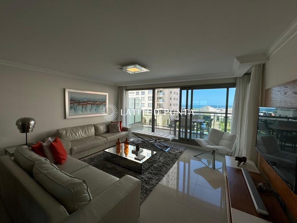 Apartamento 3 dormitorios en suite. Brava