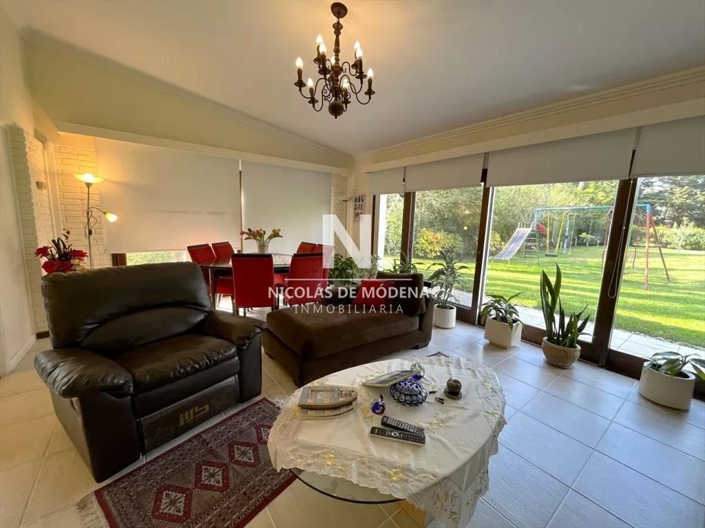 Elegante casa ubicada en  Lugano, Punta del Este