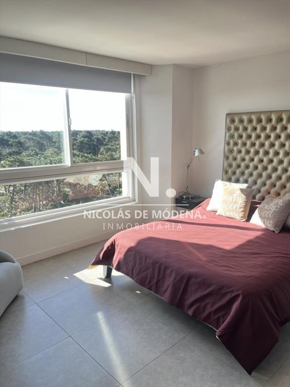 En venta apartamento de 2 dormitorios y 2 baños Punta del