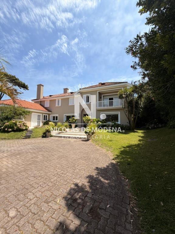 Casa en Venta de 5 dormitorios en el Golf , Punta del este