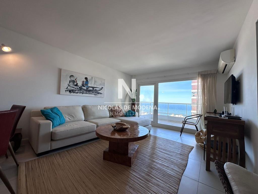 En venta apartamento de 2 dormitorios en Punta al