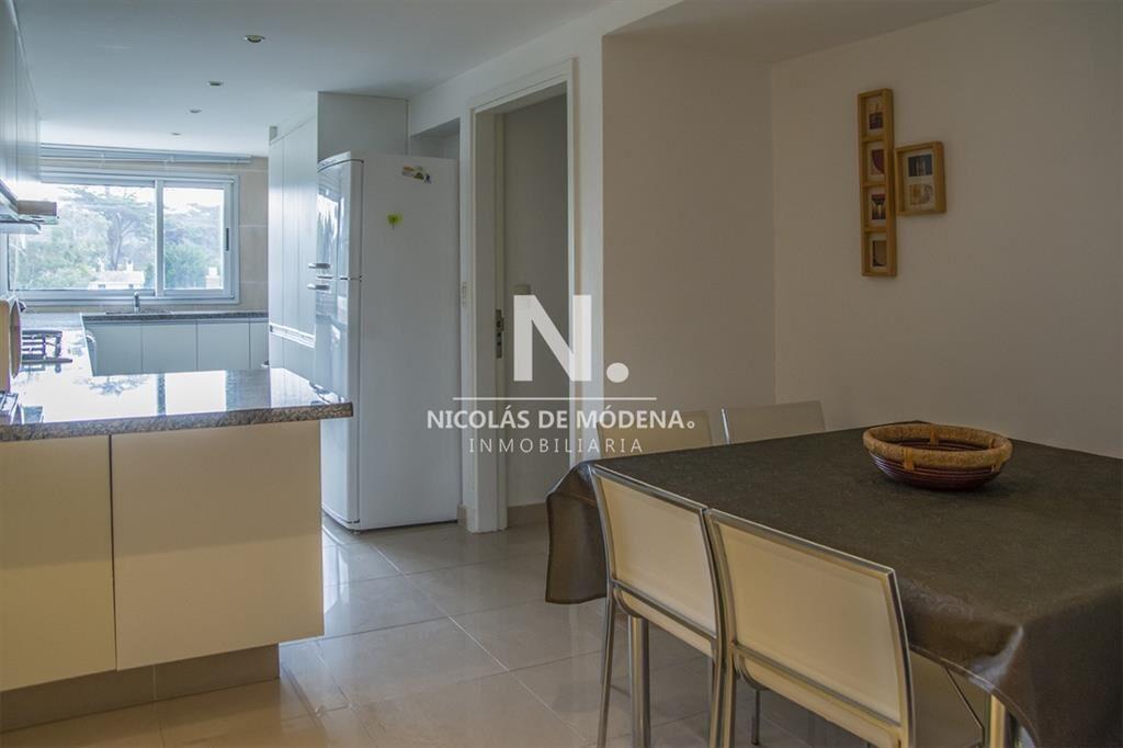 Departamento frente a Playa Brava en venta. 3