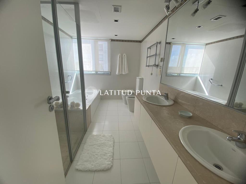 Apartamento esquinero en Le Parc, 3 suites más
