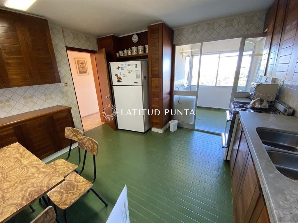 Apartamento en Roosevelt, piso alto de 3 más